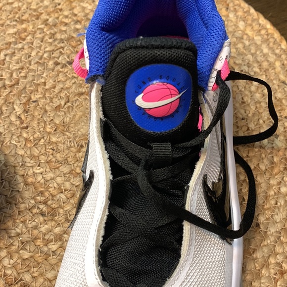 Boys space jam Nikes - Picture 3 of 6